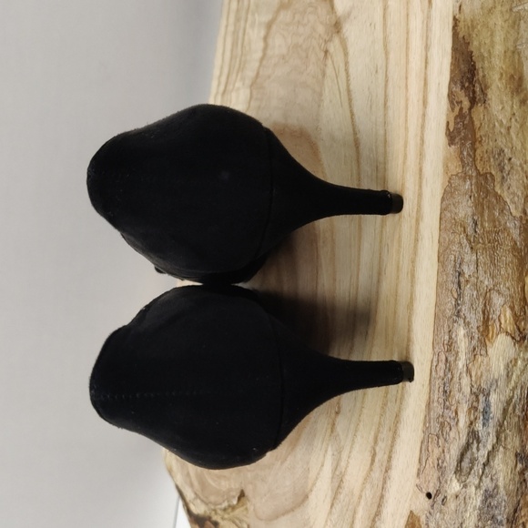 Ann Taylor Factory Black Heels, Size 6M - Picture 6 of 12